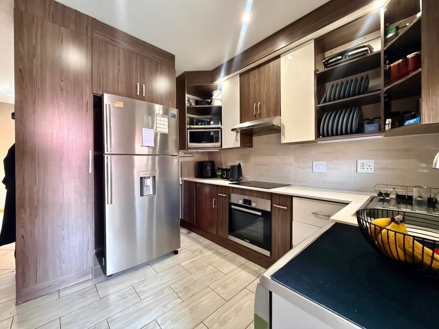 2 Bedroom Property for Sale in Monavoni Gauteng