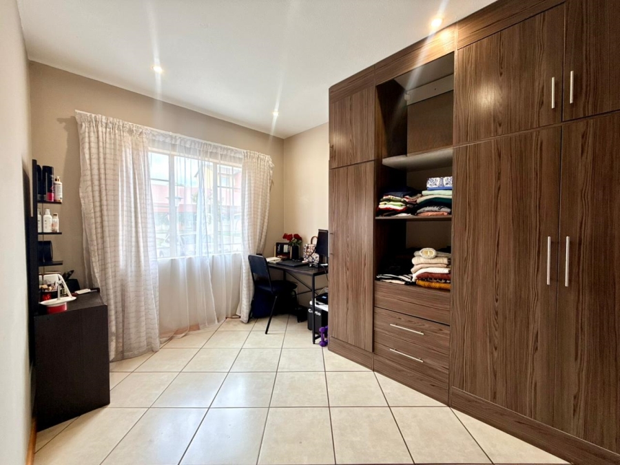 2 Bedroom Property for Sale in Monavoni Gauteng