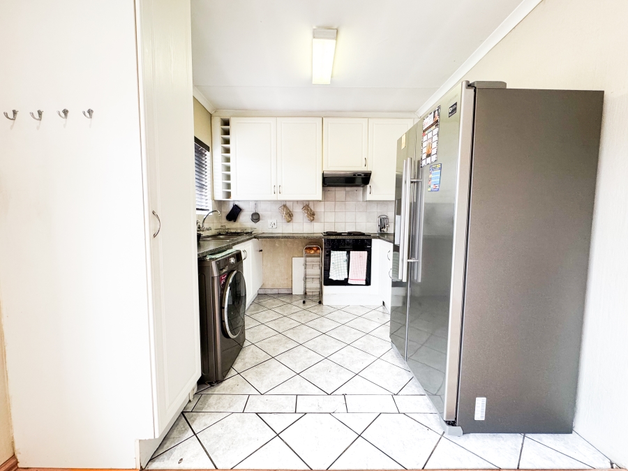 2 Bedroom Property for Sale in Wierdaglen Estate Gauteng
