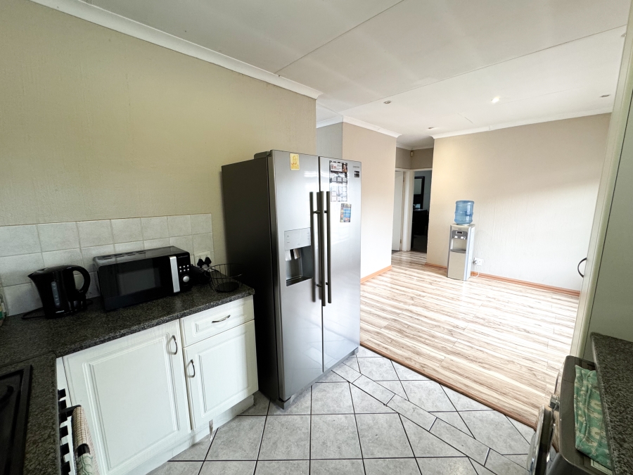 2 Bedroom Property for Sale in Wierdaglen Estate Gauteng