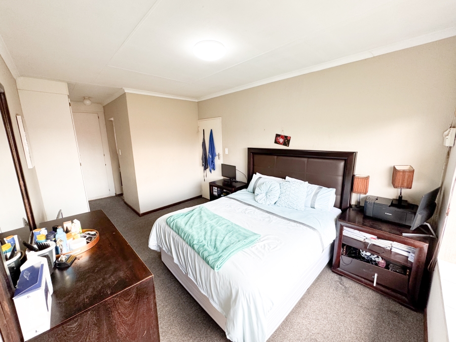 2 Bedroom Property for Sale in Wierdaglen Estate Gauteng