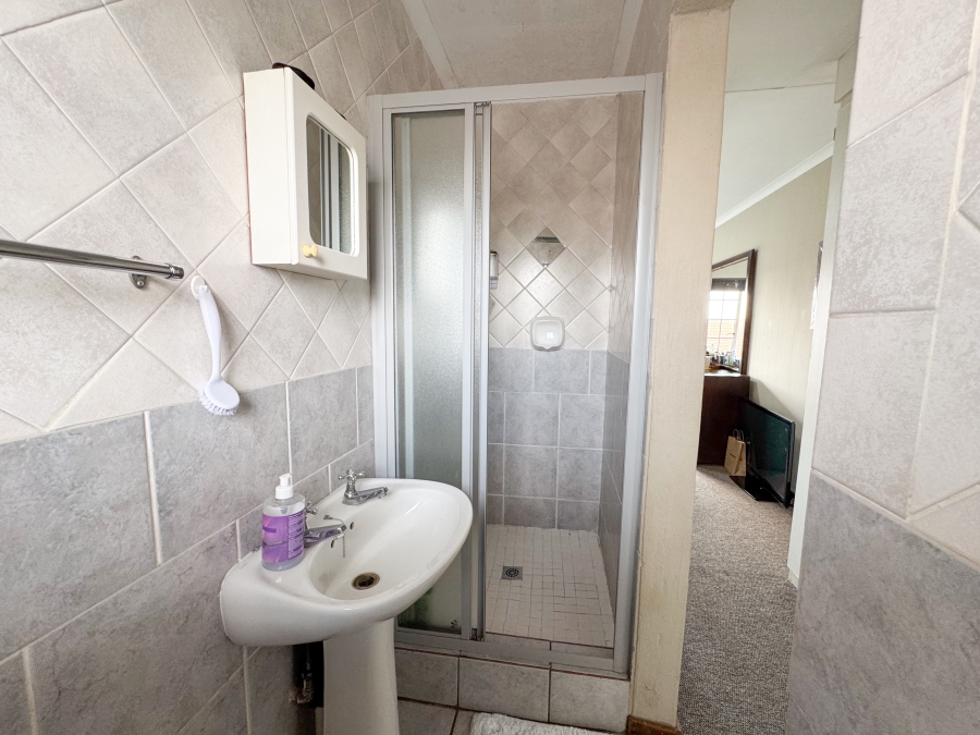 2 Bedroom Property for Sale in Wierdaglen Estate Gauteng