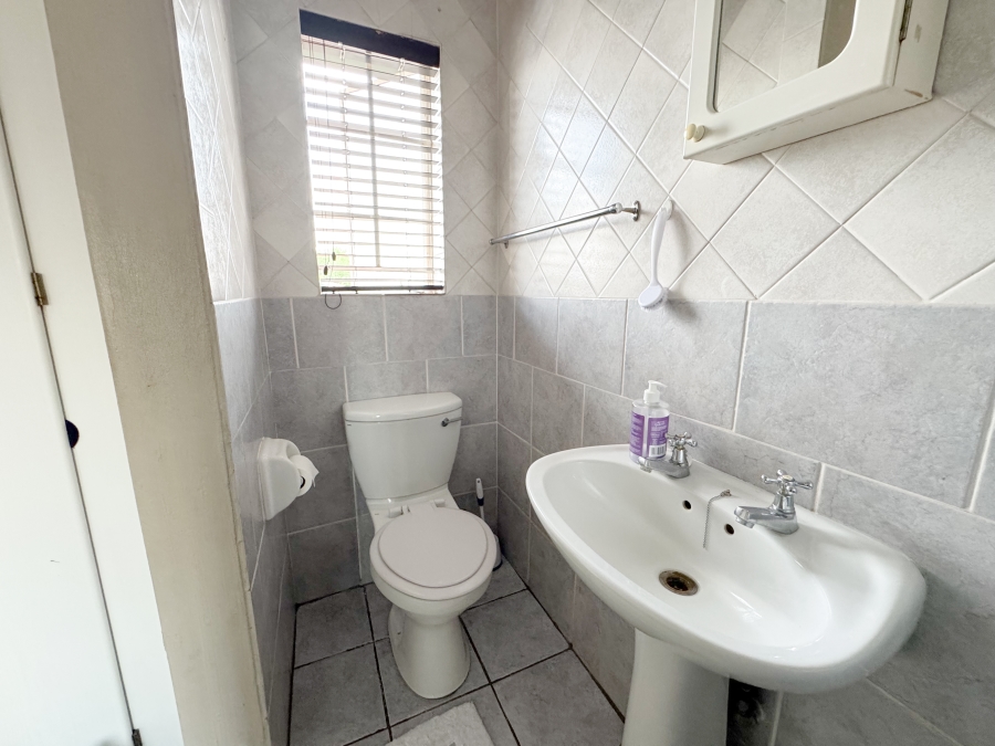 2 Bedroom Property for Sale in Wierdaglen Estate Gauteng