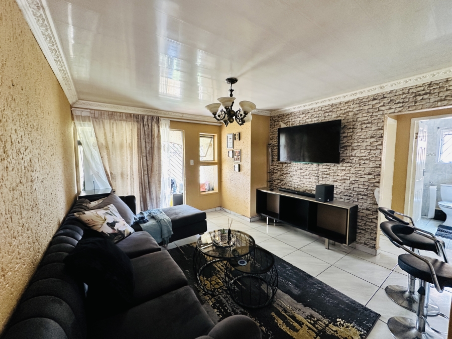 2 Bedroom Property for Sale in Meredale Gauteng