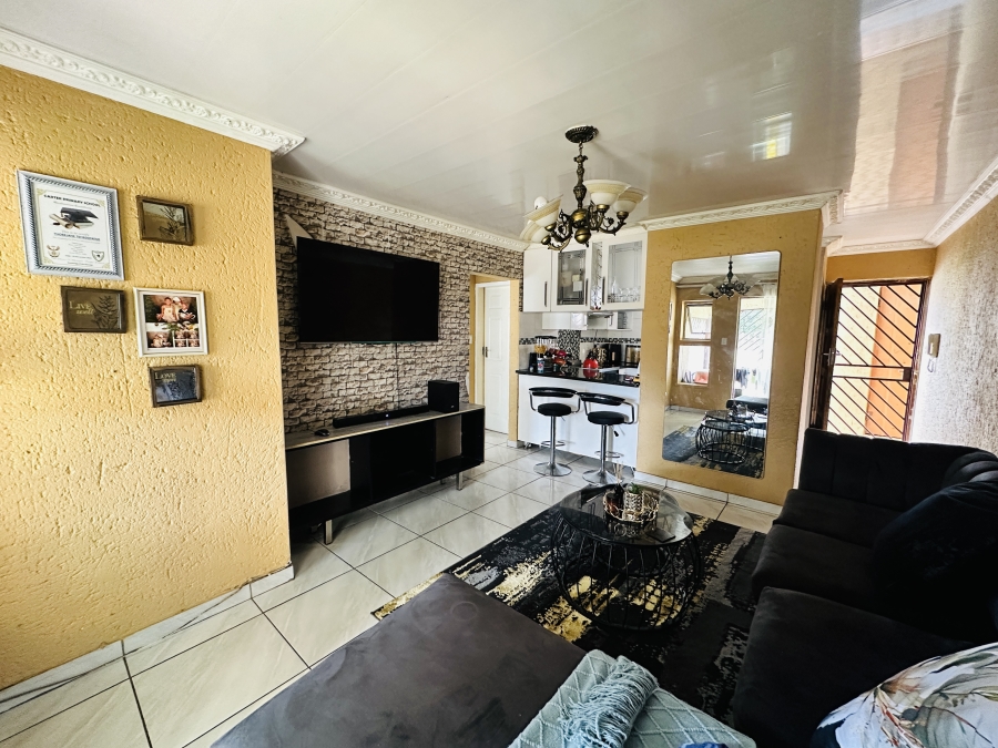 2 Bedroom Property for Sale in Meredale Gauteng