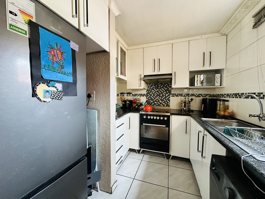 2 Bedroom Property for Sale in Meredale Gauteng