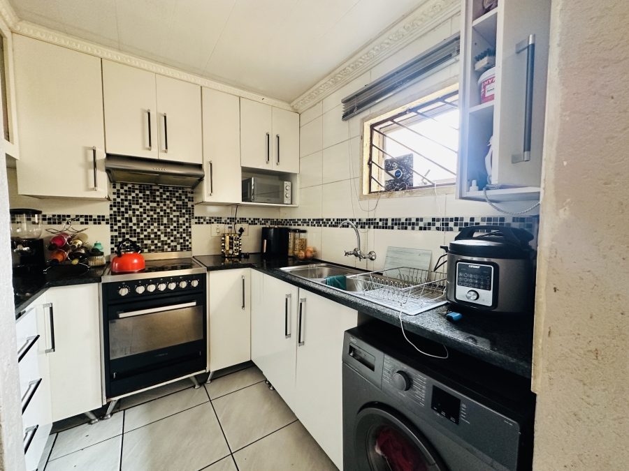 2 Bedroom Property for Sale in Meredale Gauteng