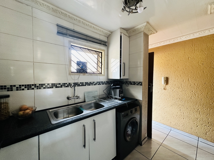 2 Bedroom Property for Sale in Meredale Gauteng