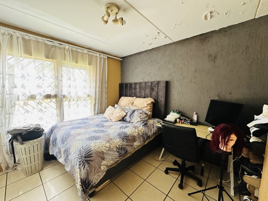 2 Bedroom Property for Sale in Meredale Gauteng
