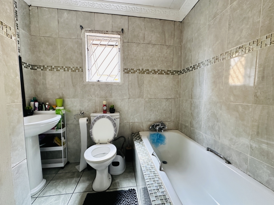 2 Bedroom Property for Sale in Meredale Gauteng