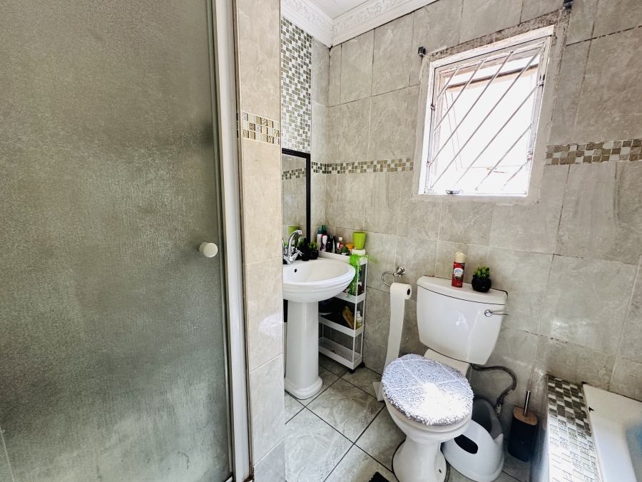 2 Bedroom Property for Sale in Meredale Gauteng