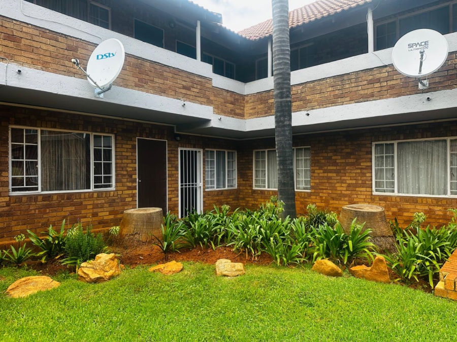 To Let 2 Bedroom Property for Rent in Kenleaf Gauteng