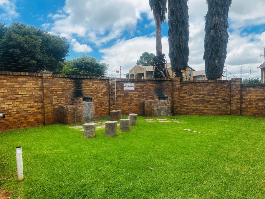 To Let 2 Bedroom Property for Rent in Kenleaf Gauteng