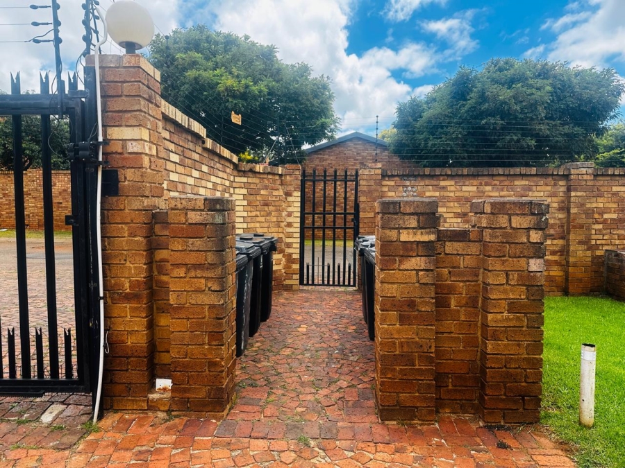To Let 2 Bedroom Property for Rent in Kenleaf Gauteng
