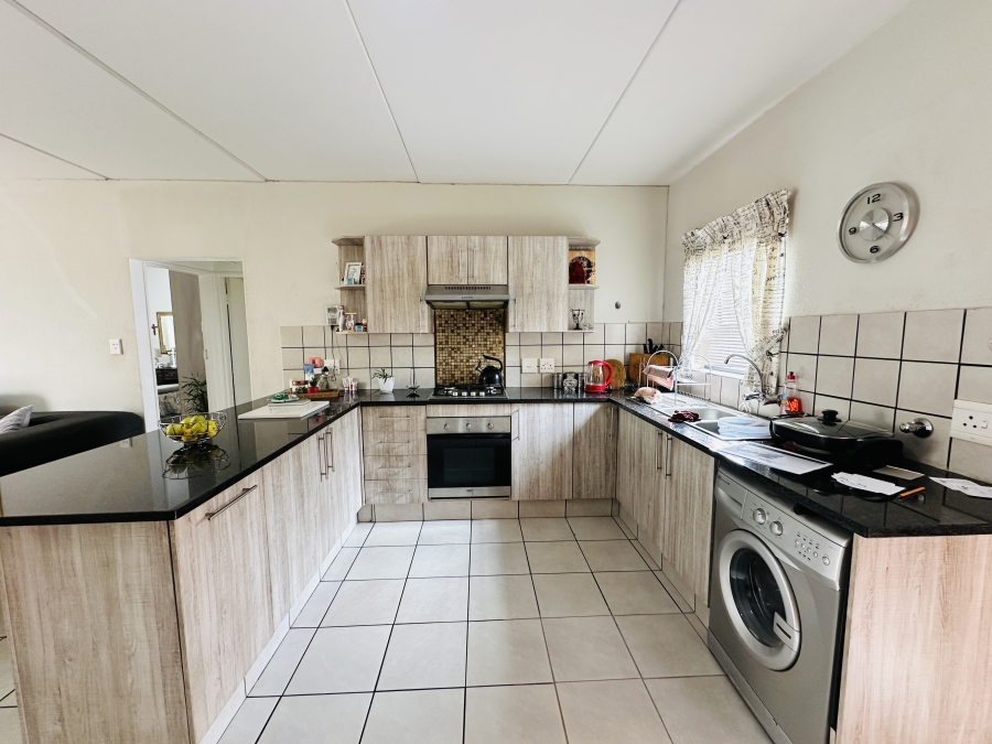 2 Bedroom Property for Sale in Albemarle Gauteng