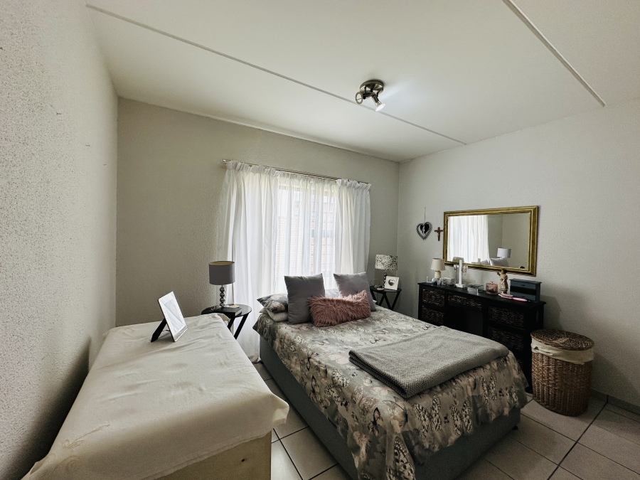 2 Bedroom Property for Sale in Albemarle Gauteng