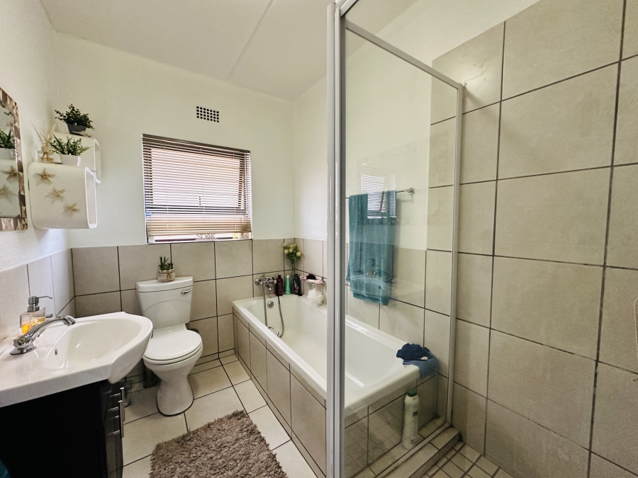 2 Bedroom Property for Sale in Albemarle Gauteng