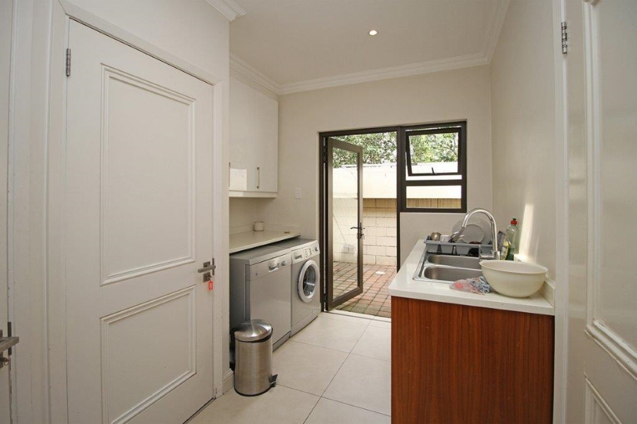 To Let 5 Bedroom Property for Rent in Atholl Gauteng