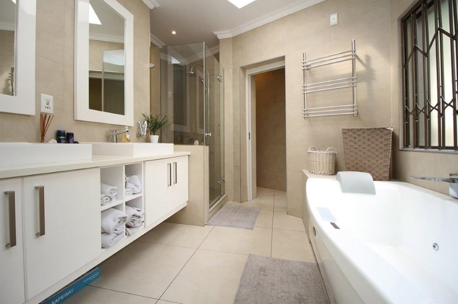 To Let 5 Bedroom Property for Rent in Atholl Gauteng