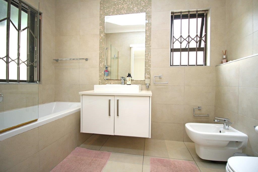 To Let 5 Bedroom Property for Rent in Atholl Gauteng