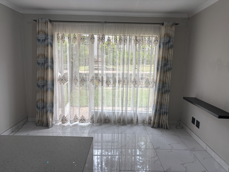 To Let 2 Bedroom Property for Rent in Douglasdale Gauteng
