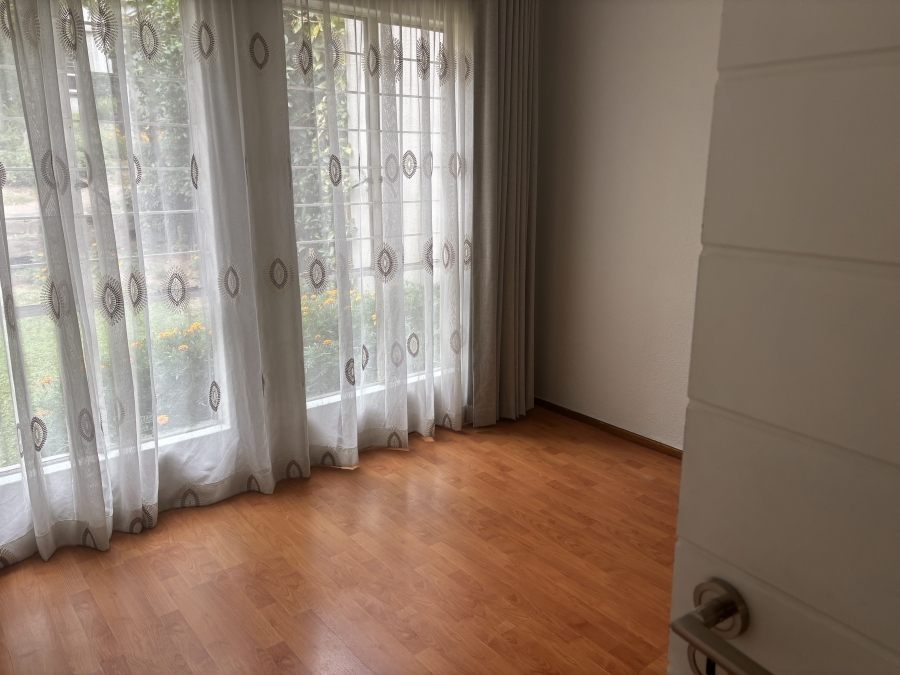 To Let 2 Bedroom Property for Rent in Douglasdale Gauteng