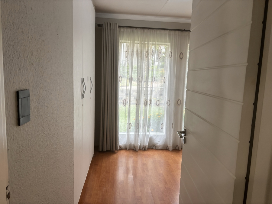 To Let 2 Bedroom Property for Rent in Douglasdale Gauteng