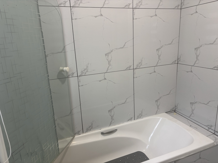 To Let 2 Bedroom Property for Rent in Douglasdale Gauteng