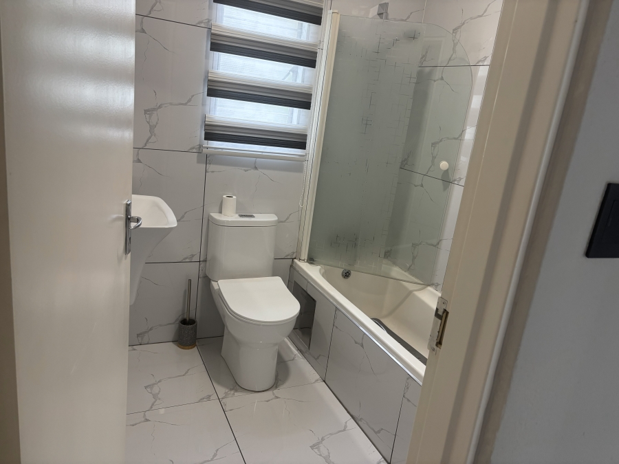 To Let 2 Bedroom Property for Rent in Douglasdale Gauteng