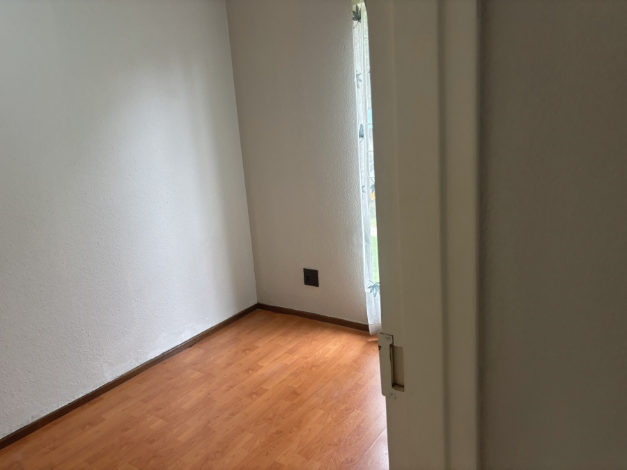 To Let 2 Bedroom Property for Rent in Douglasdale Gauteng