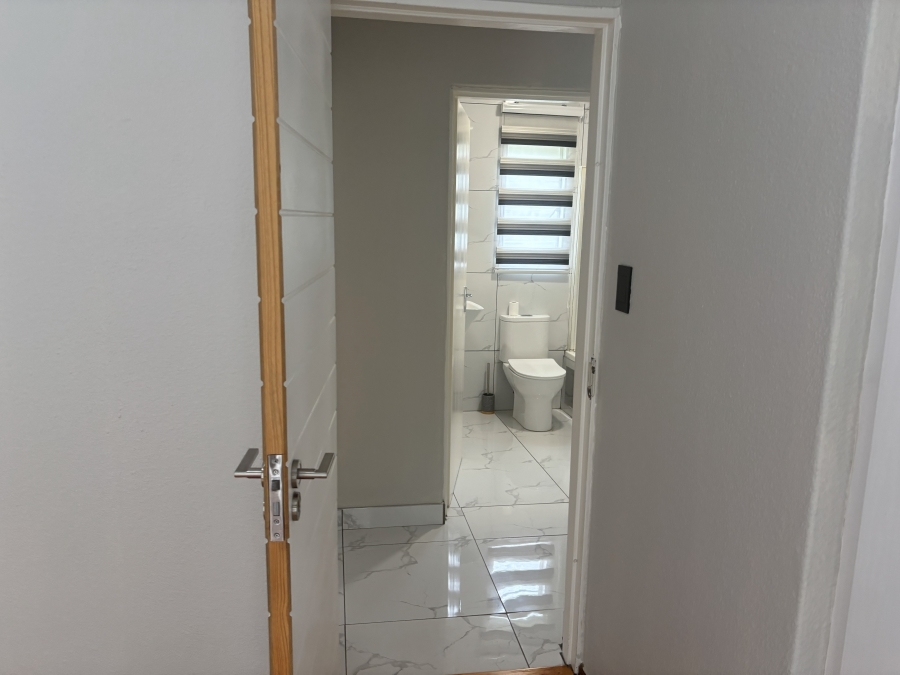 To Let 2 Bedroom Property for Rent in Douglasdale Gauteng