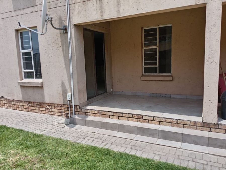 2 Bedroom Property for Sale in Albertsdal Gauteng