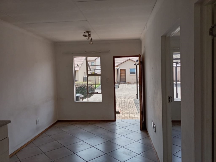 2 Bedroom Property for Sale in Albertsdal Gauteng