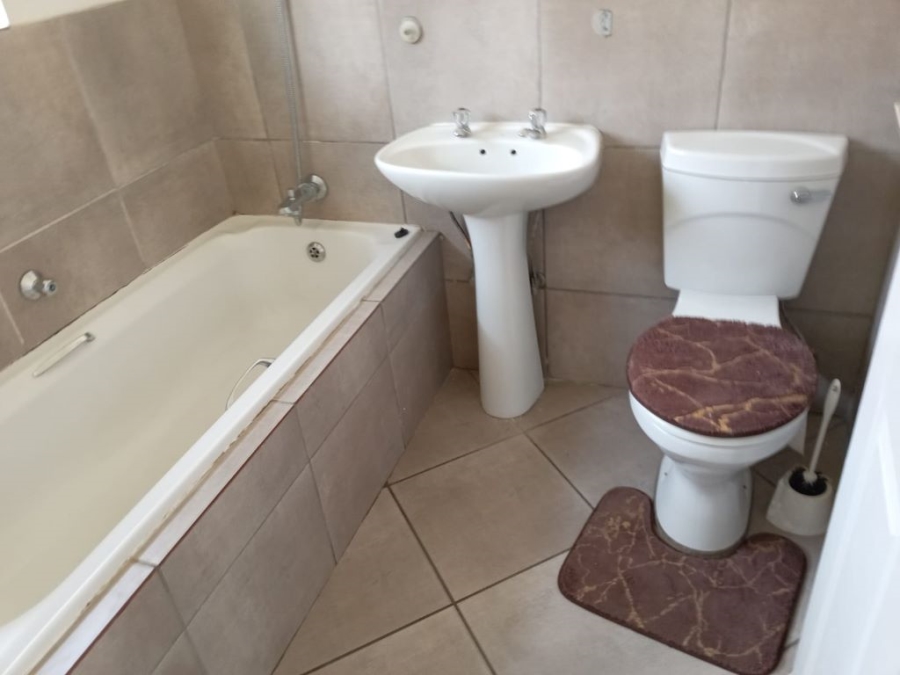 2 Bedroom Property for Sale in Albertsdal Gauteng