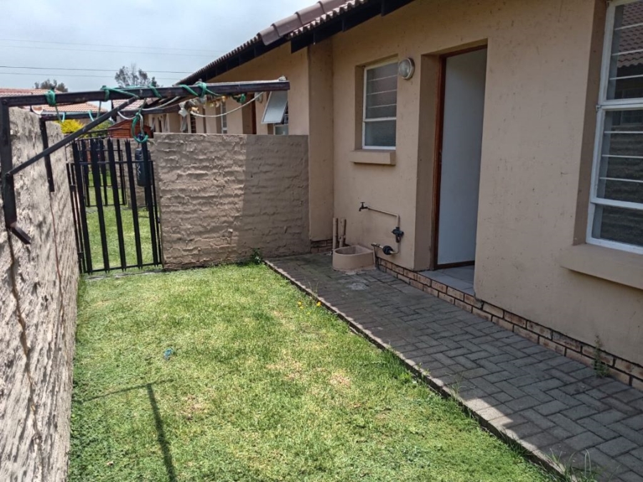 2 Bedroom Property for Sale in Albertsdal Gauteng