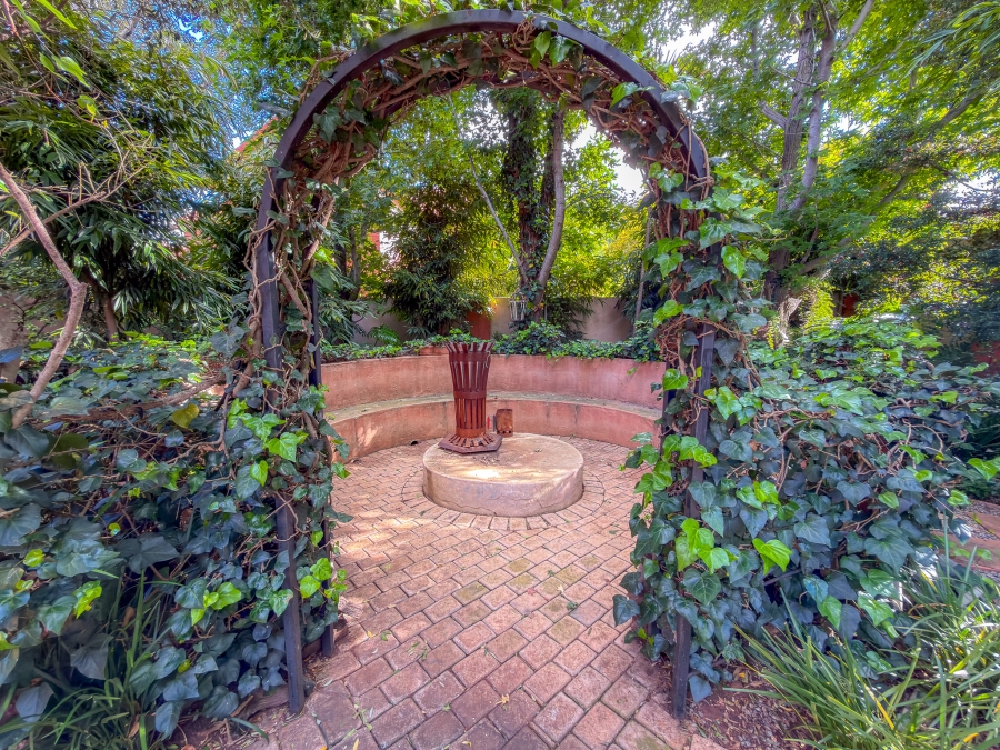 6 Bedroom Property for Sale in Midstream Estate Gauteng