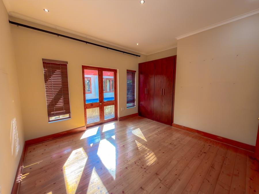 6 Bedroom Property for Sale in Midstream Estate Gauteng