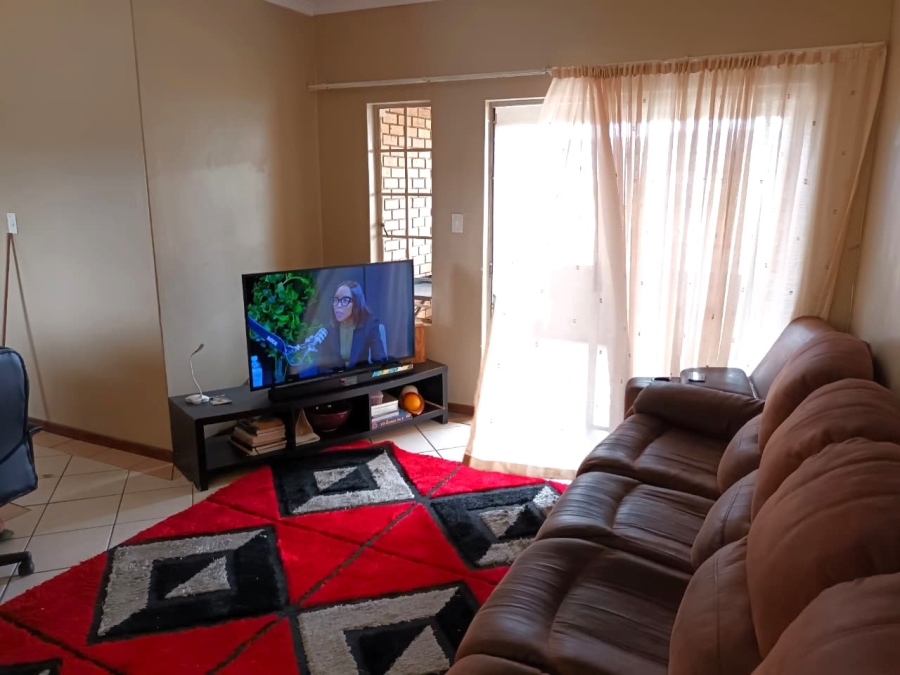 2 Bedroom Property for Sale in Monavoni Gauteng