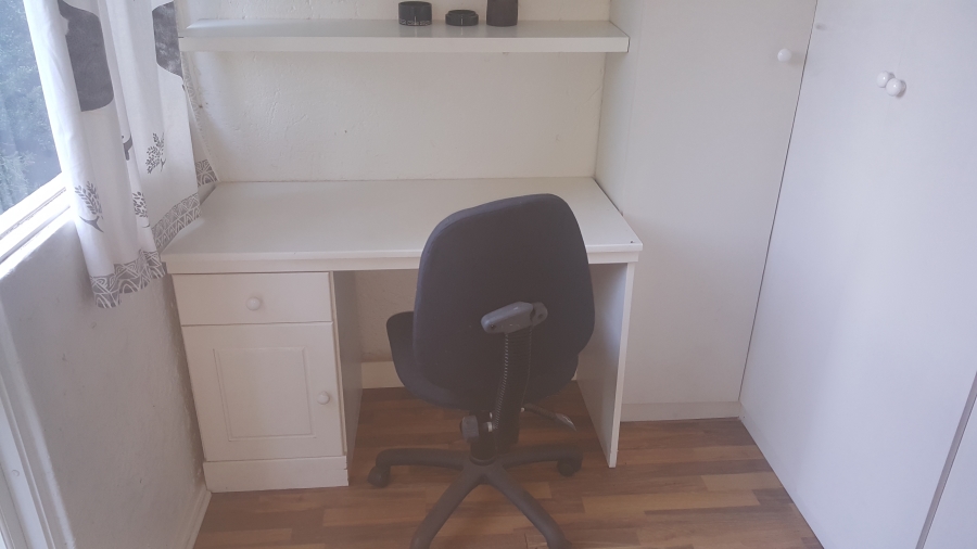 To Let 1 Bedroom Property for Rent in Benmore Gardens Gauteng