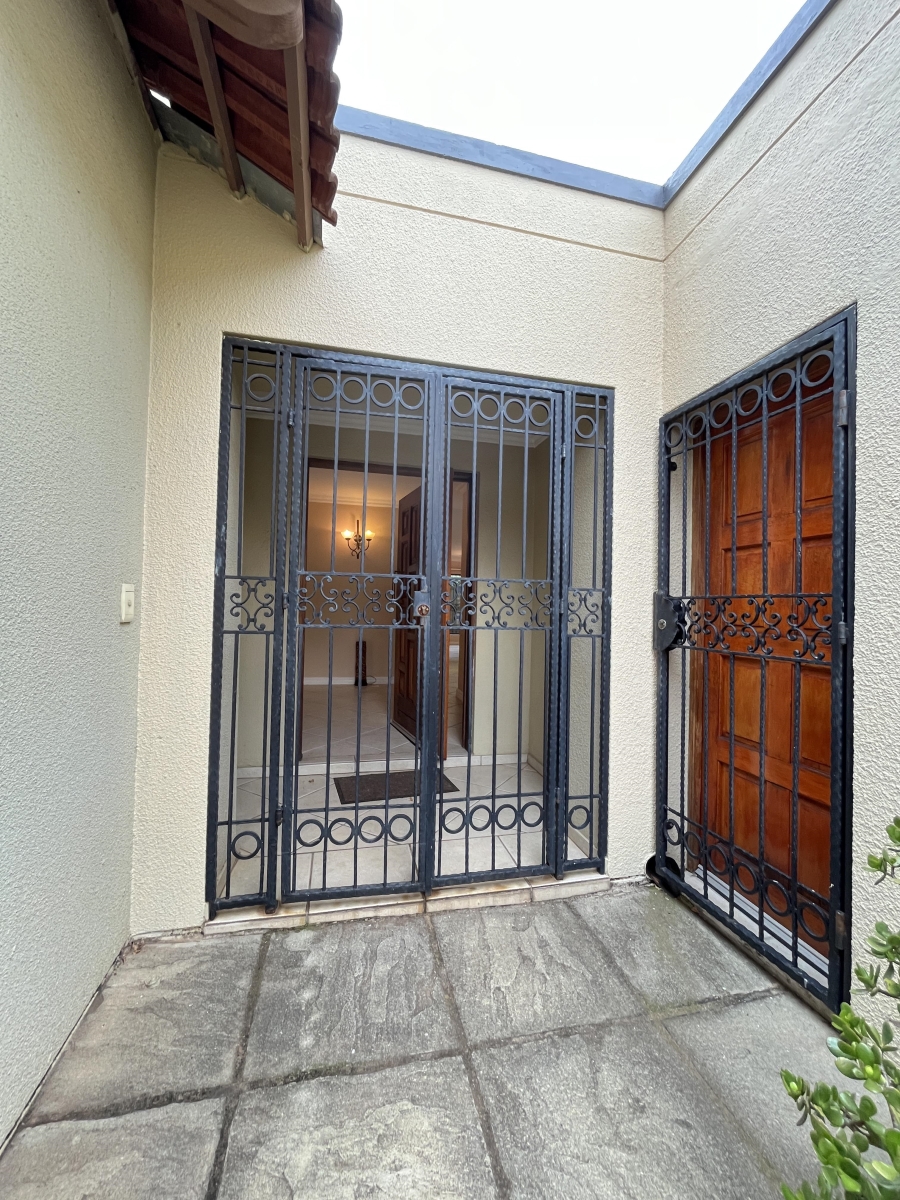 To Let 3 Bedroom Property for Rent in River Club Gauteng