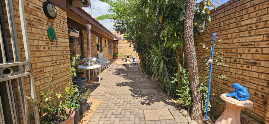 3 Bedroom Property for Sale in New Redruth Gauteng