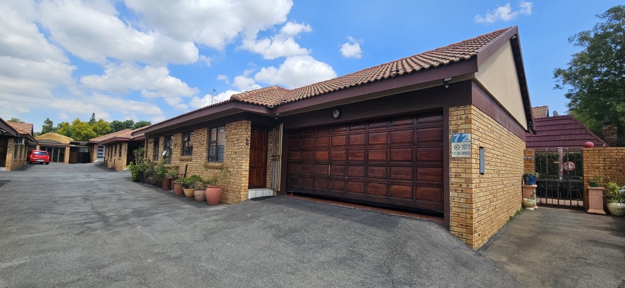 3 Bedroom Property for Sale in New Redruth Gauteng