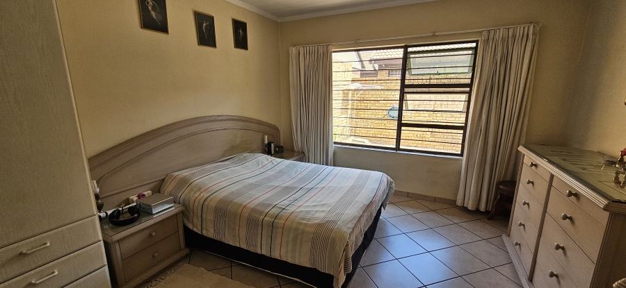 3 Bedroom Property for Sale in New Redruth Gauteng