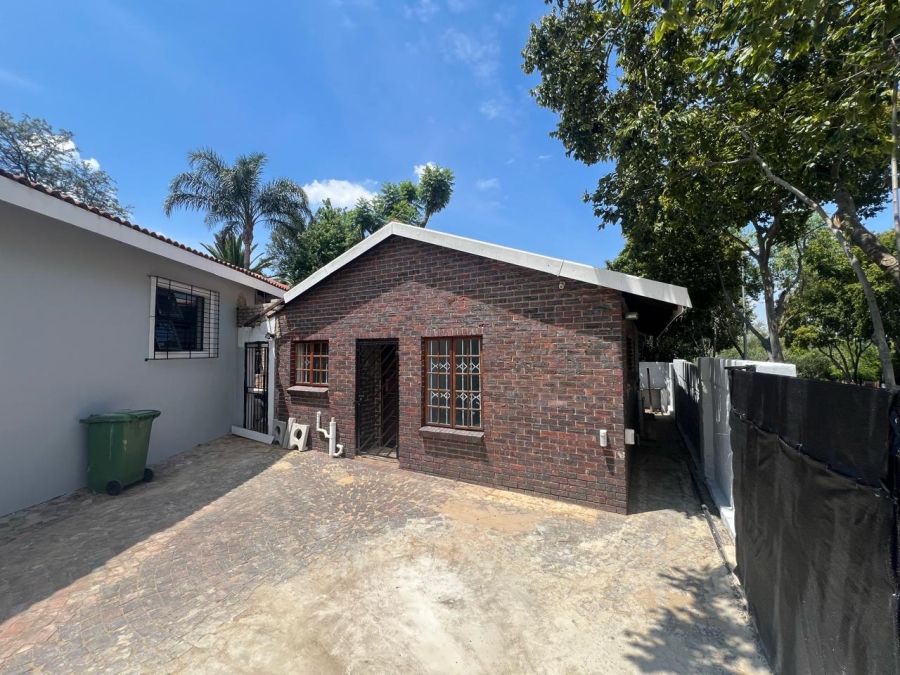 To Let 2 Bedroom Property for Rent in Broadacres Gauteng