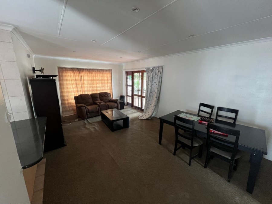 To Let 2 Bedroom Property for Rent in Broadacres Gauteng
