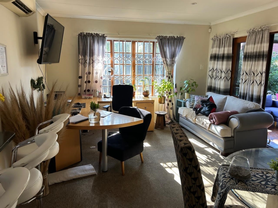 To Let 2 Bedroom Property for Rent in Broadacres Gauteng