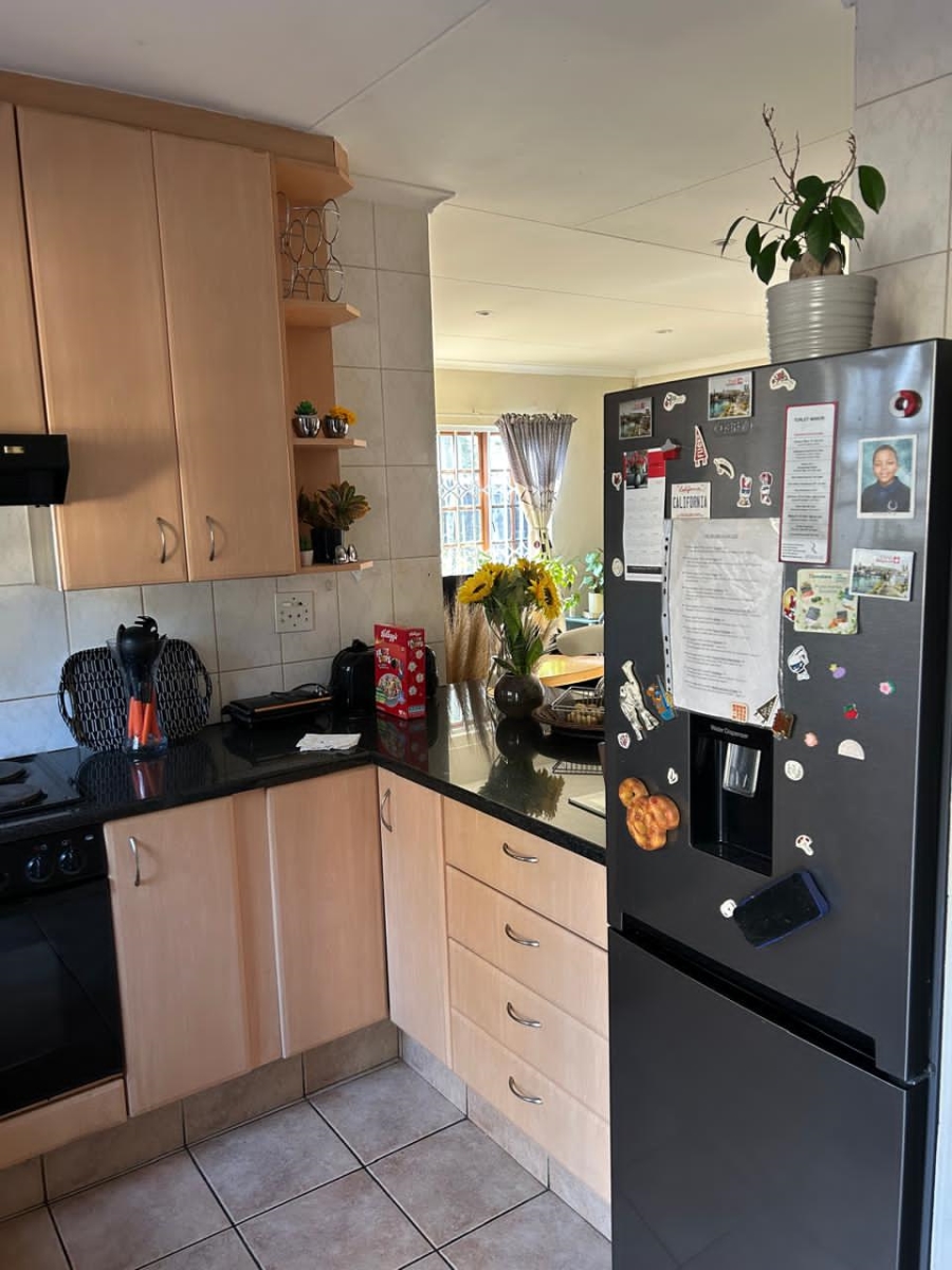 To Let 2 Bedroom Property for Rent in Broadacres Gauteng