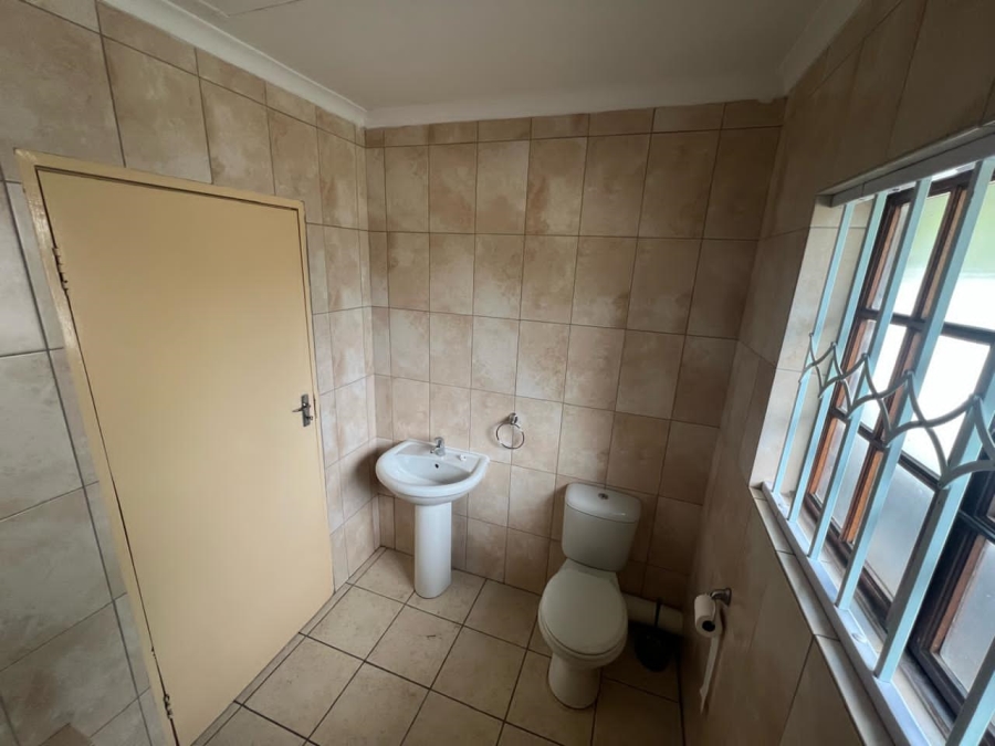 To Let 2 Bedroom Property for Rent in Broadacres Gauteng