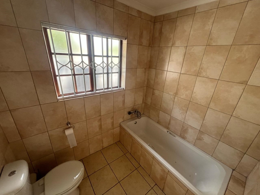 To Let 2 Bedroom Property for Rent in Broadacres Gauteng