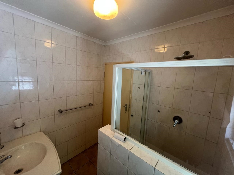 To Let 2 Bedroom Property for Rent in Broadacres Gauteng